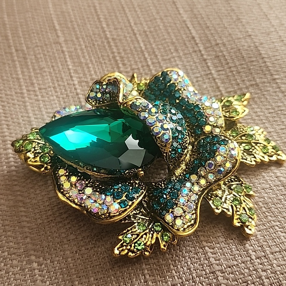 New Multi Rhinestone Flower Brooch - Picture 10 of 12